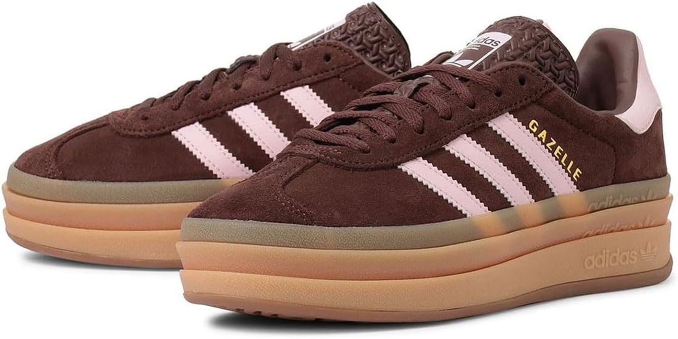 ブラウンのスニーカー