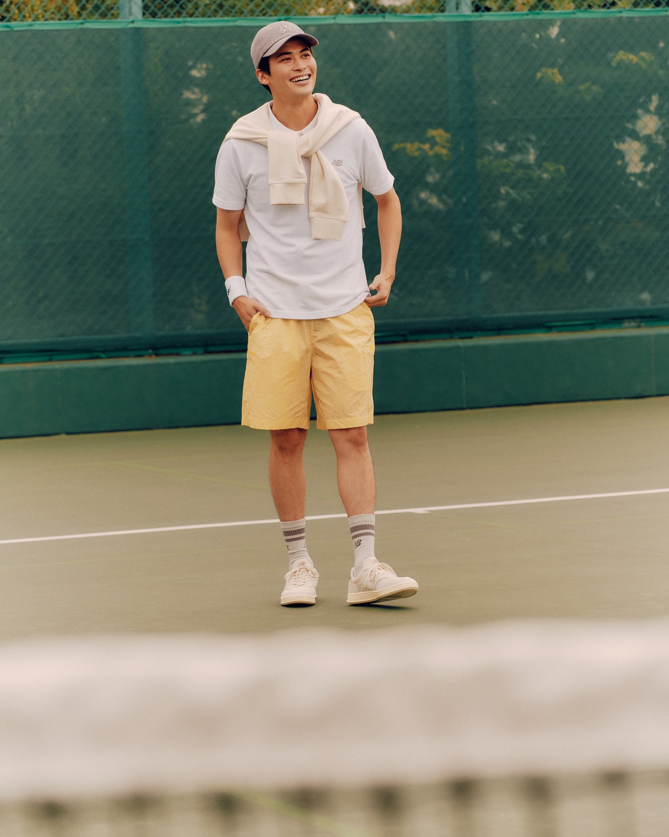 シューズを履いた足元