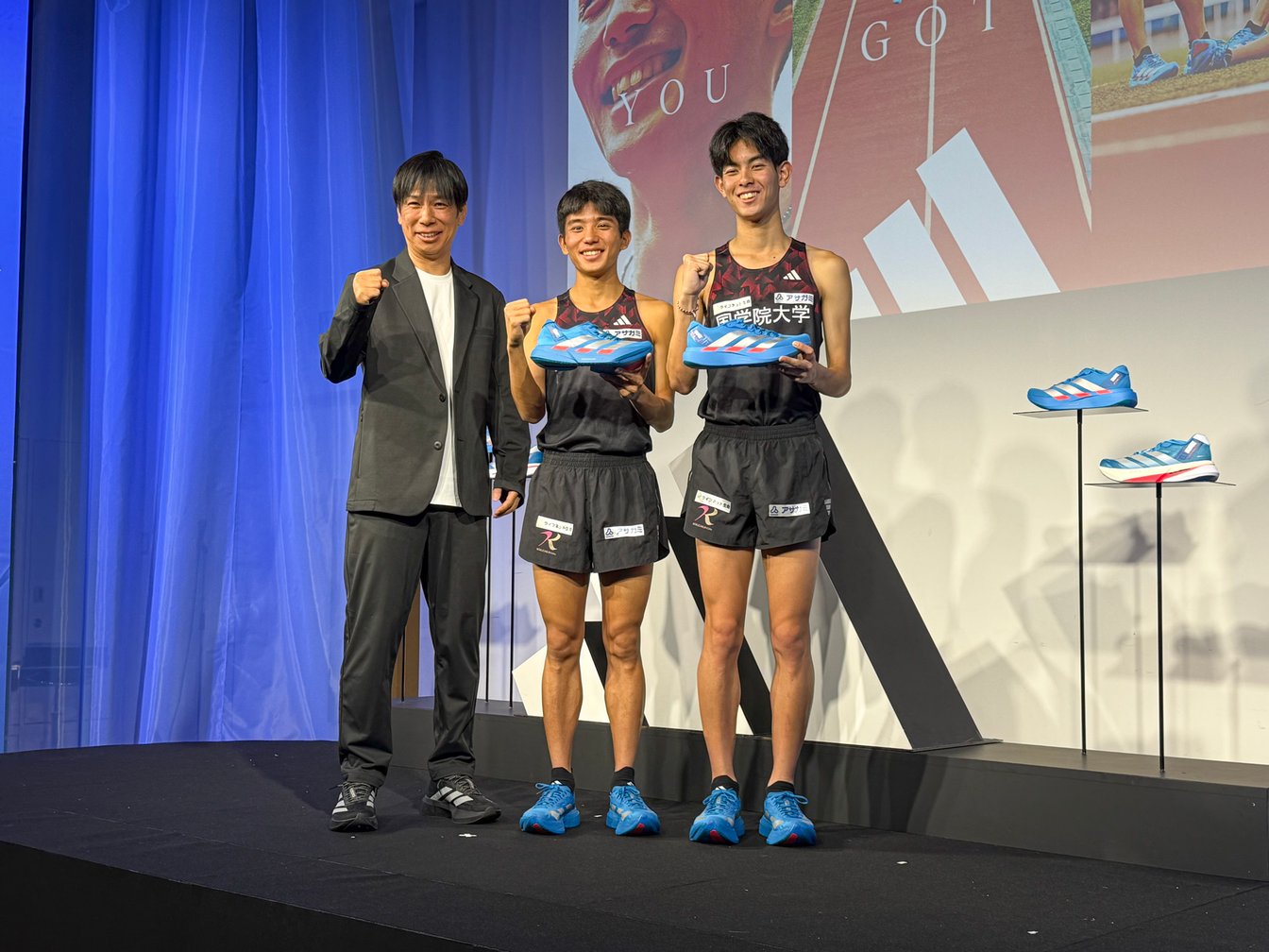 (左から)國學院大学陸上競技部の前田康弘監督、上原琉翔選手、野中恒亨選手