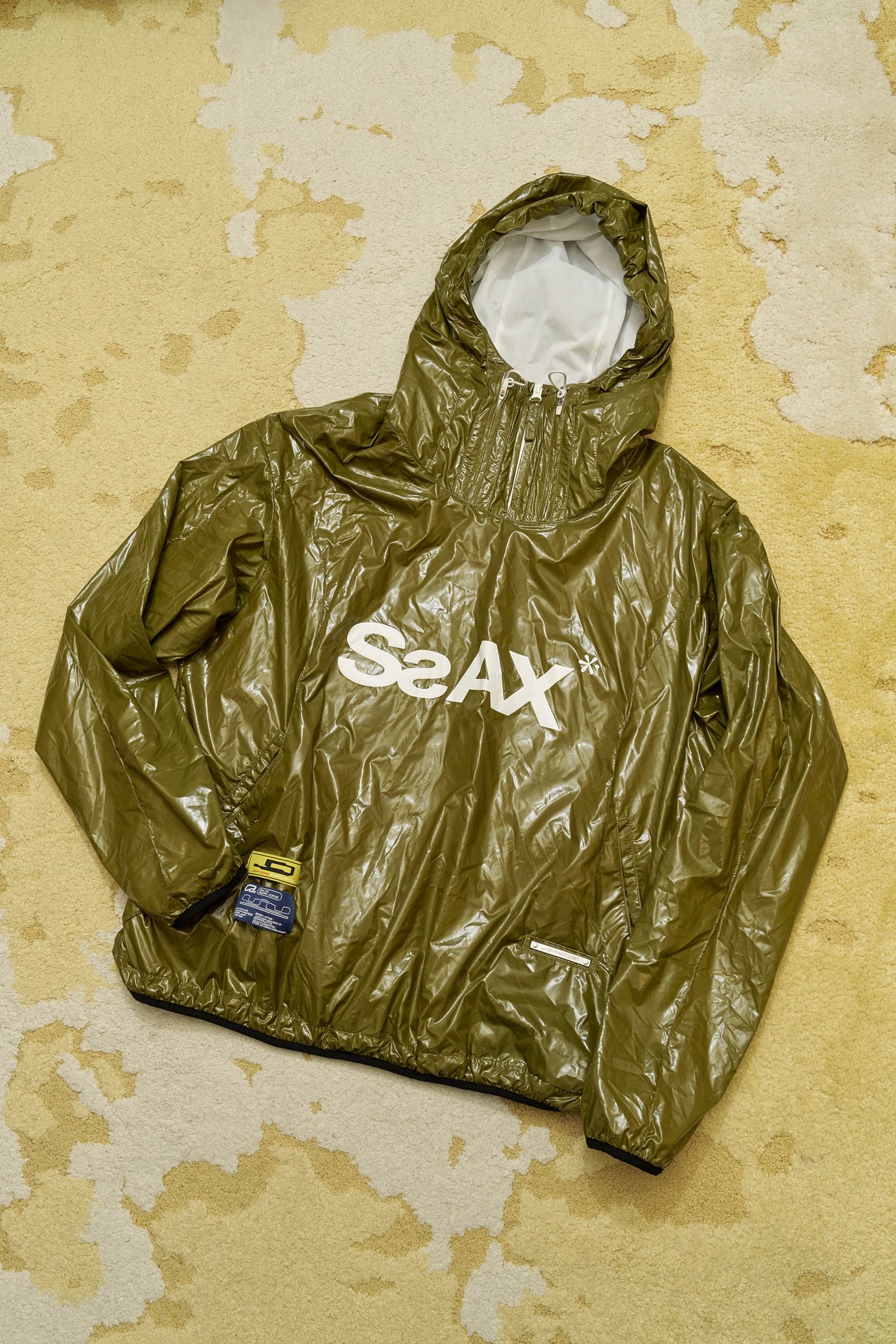 アノラックパーカの正面からの物撮り