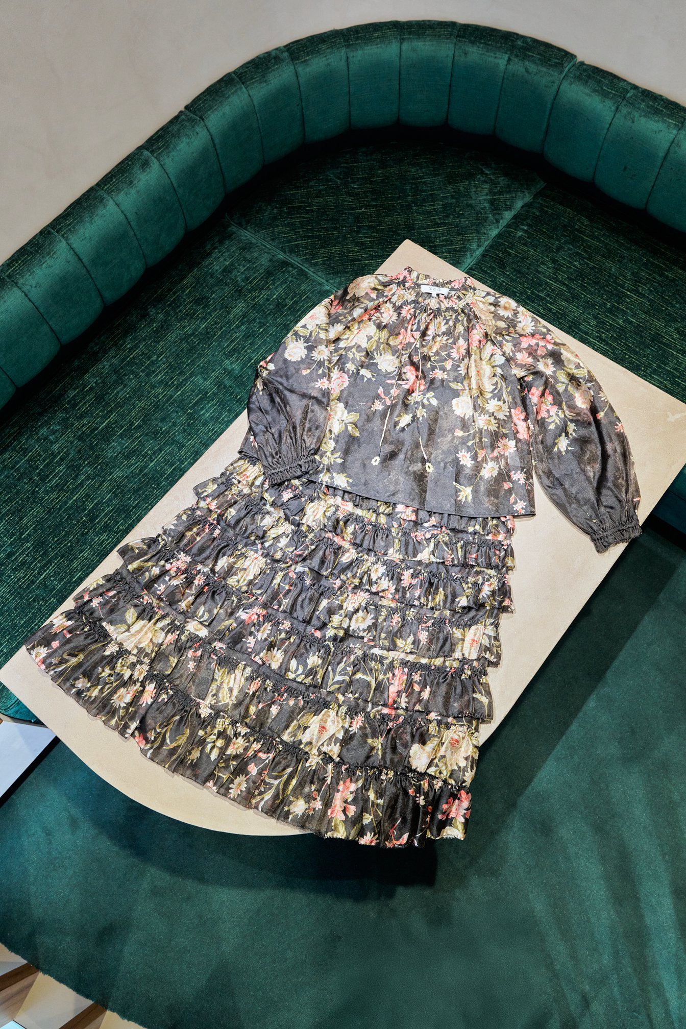 シーニューヨークの花柄のブラウスとスカートのセットアップ