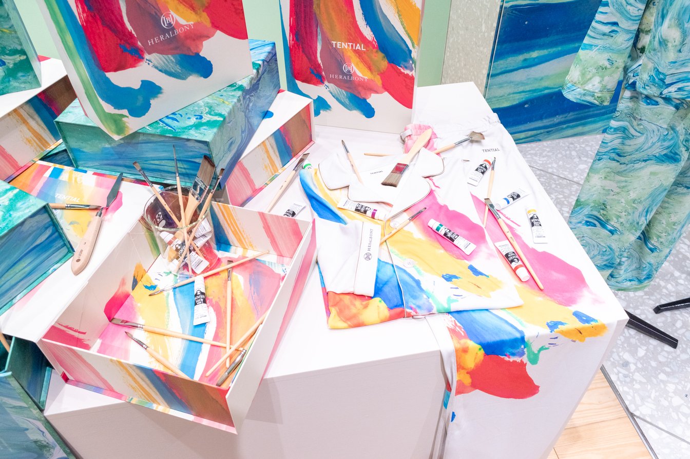 アートが描かれたデザインボックス