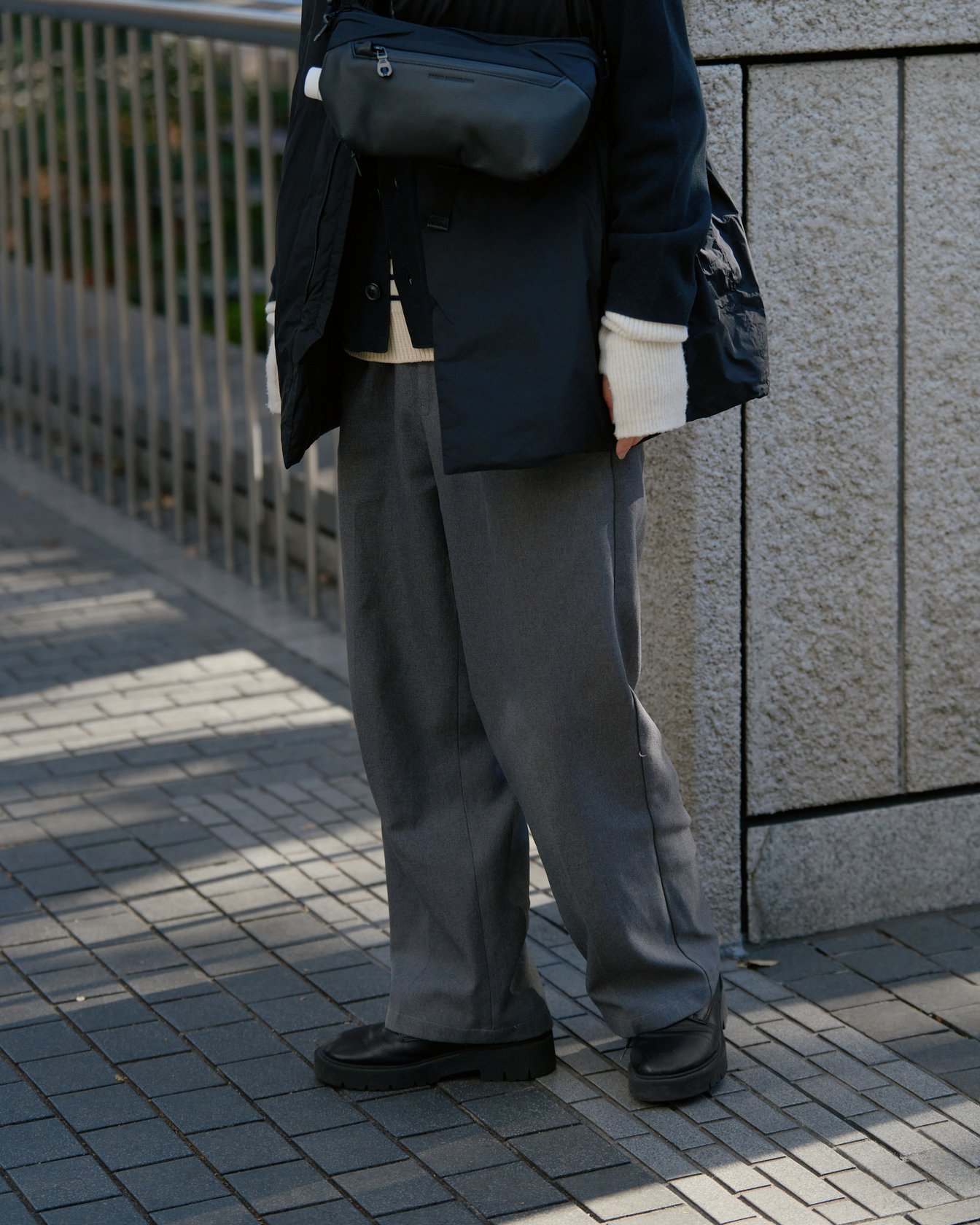 テアトラのベストを着たモデル