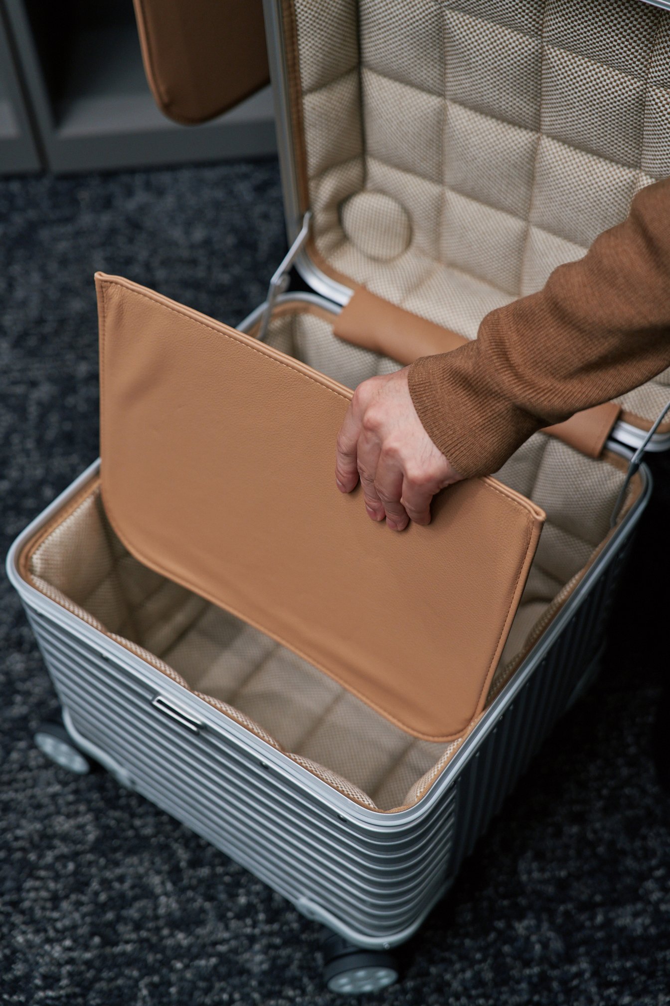 RIMOWA Vitra 2025 アルミニウム スツール