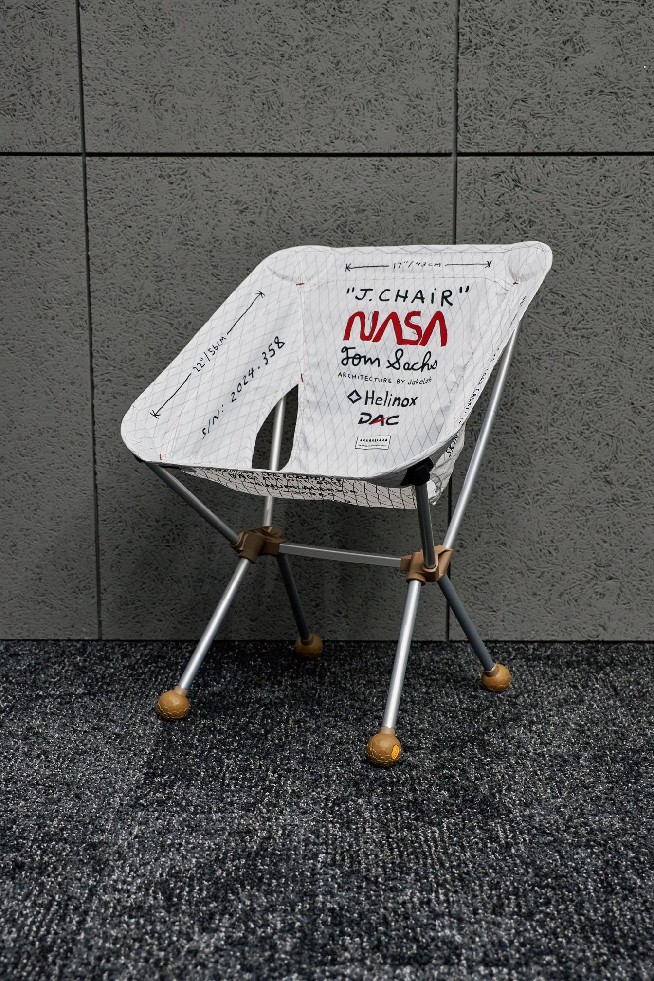 Helinox × Tom Sachs J.チェア