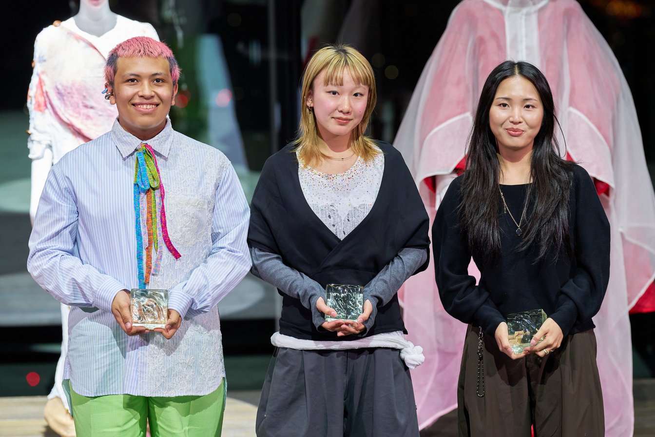 (左から)準グランプリの滝直、グランプリの林ひかり、準グランプリのエミリー・ミサキ・ホン