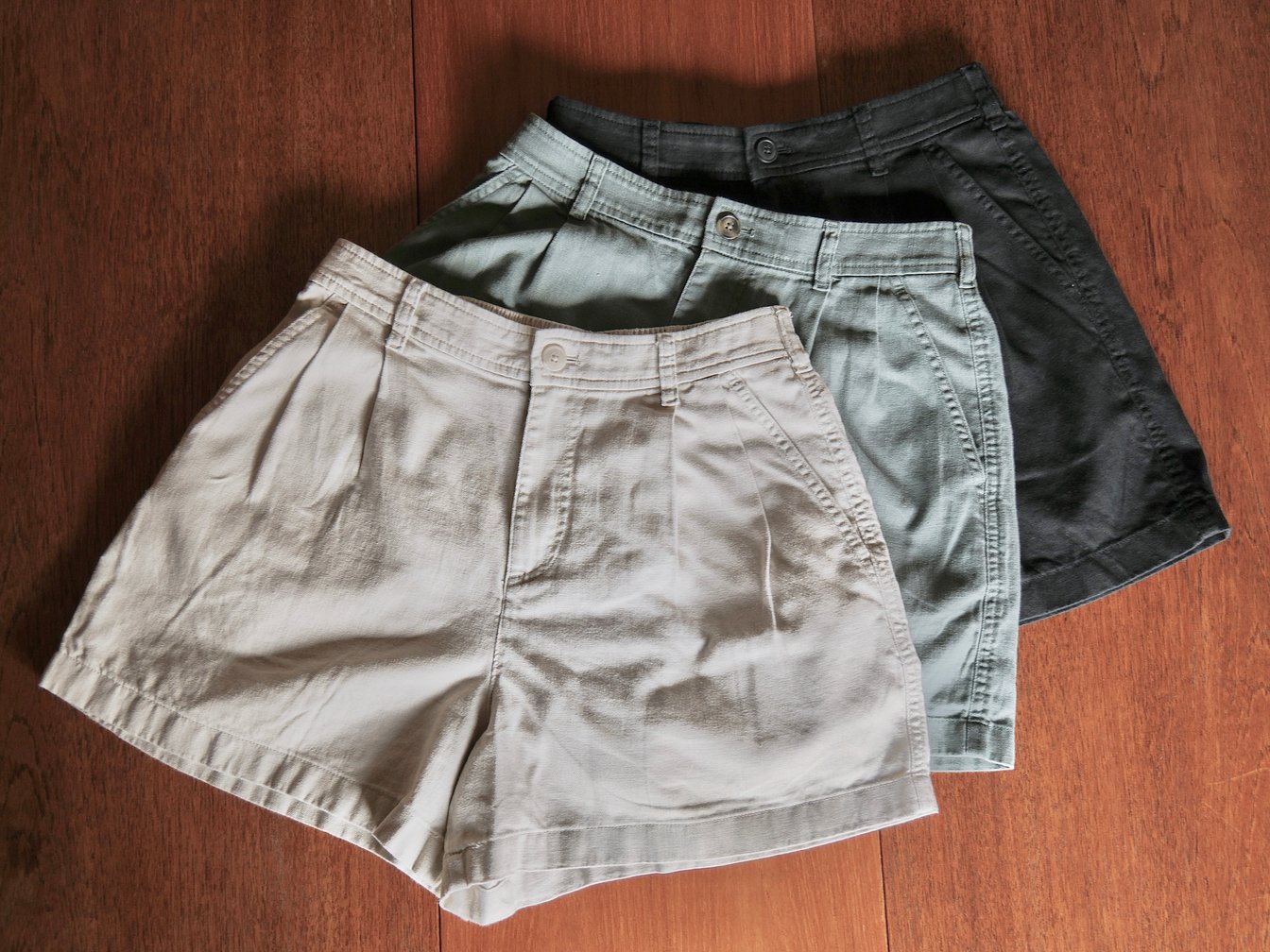 3色のショートパンツ