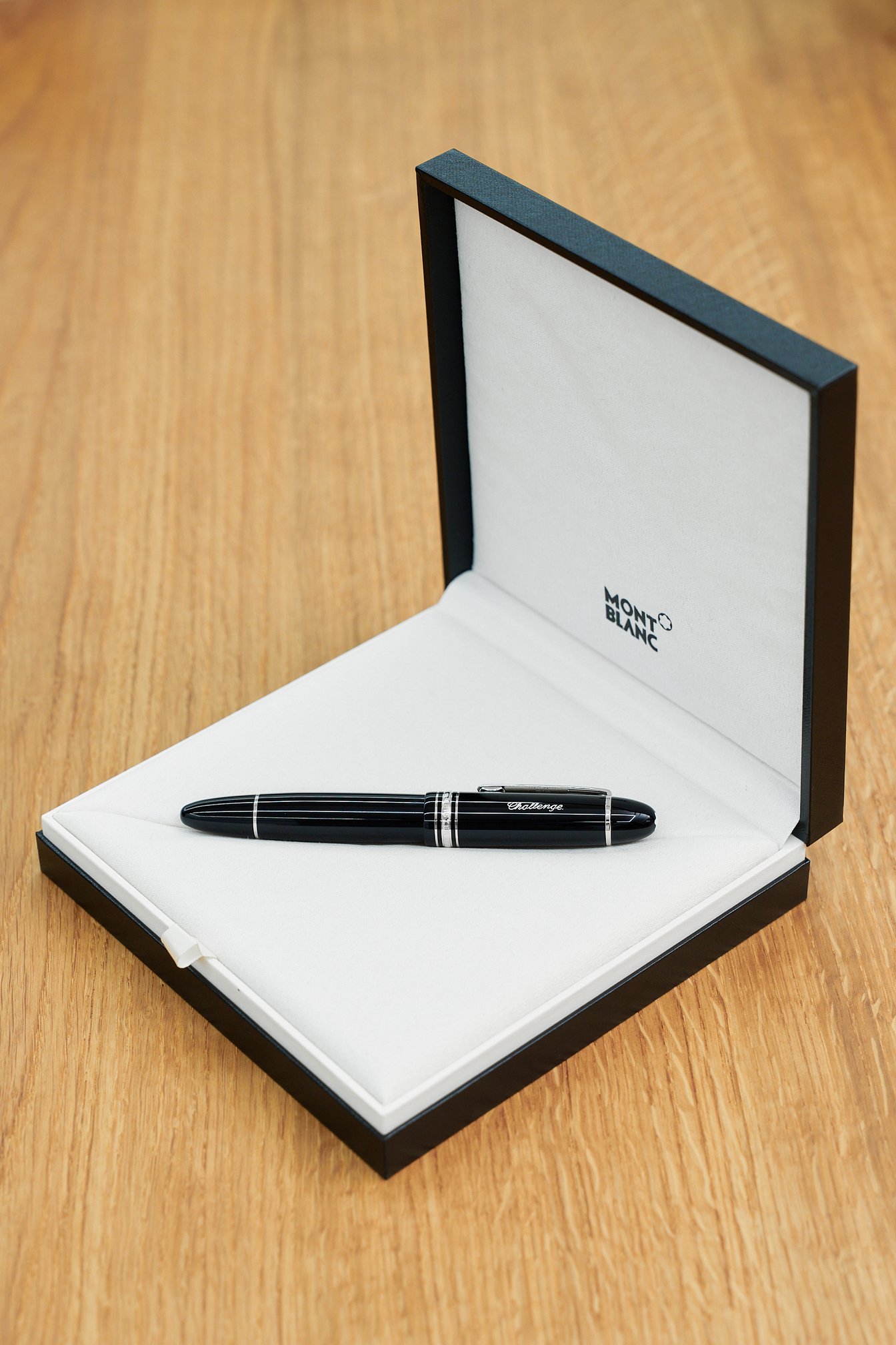 モンブランの万年筆画像