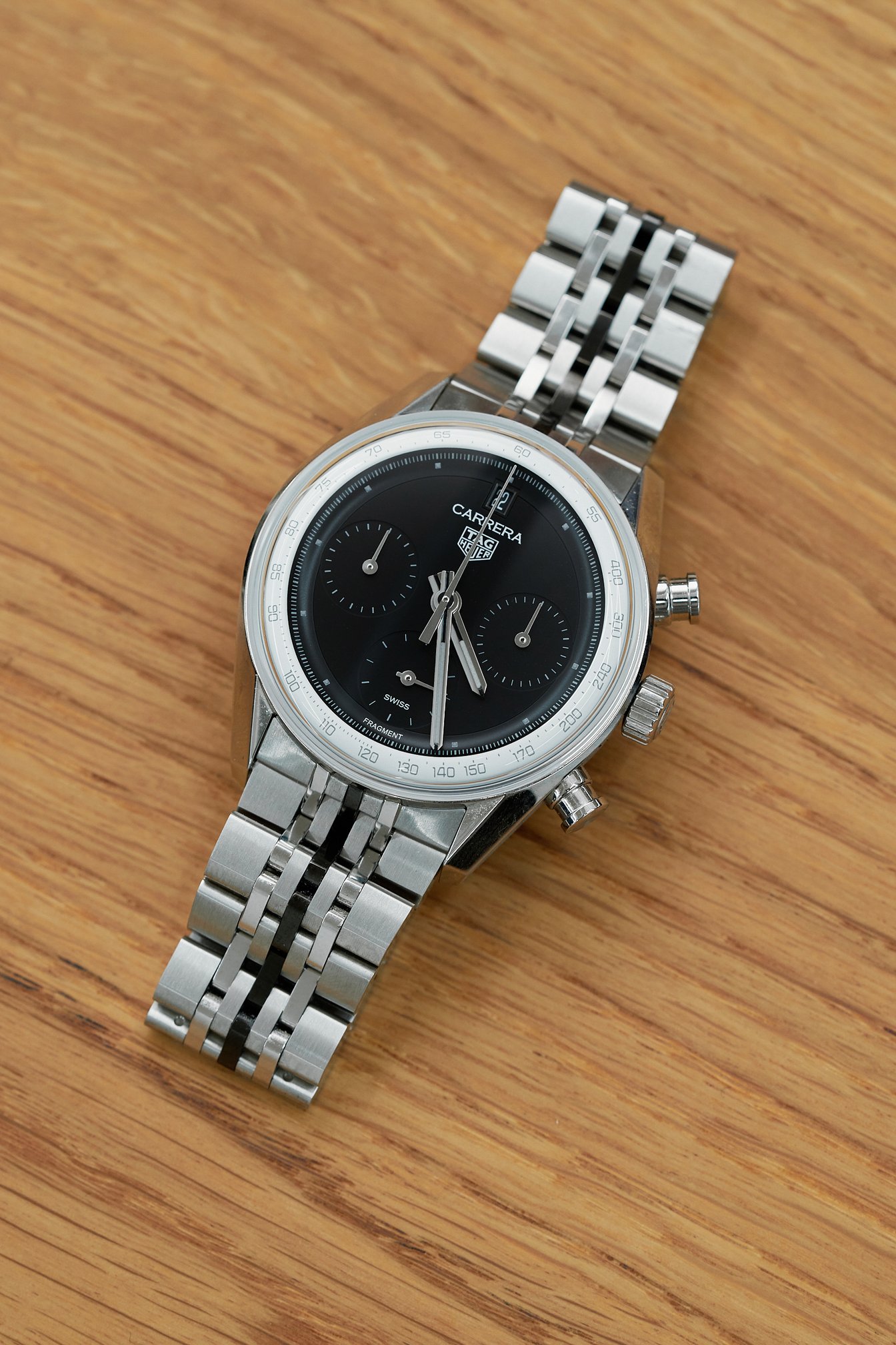 フラグメントとタグ・ホイヤーのコラボ時計画像