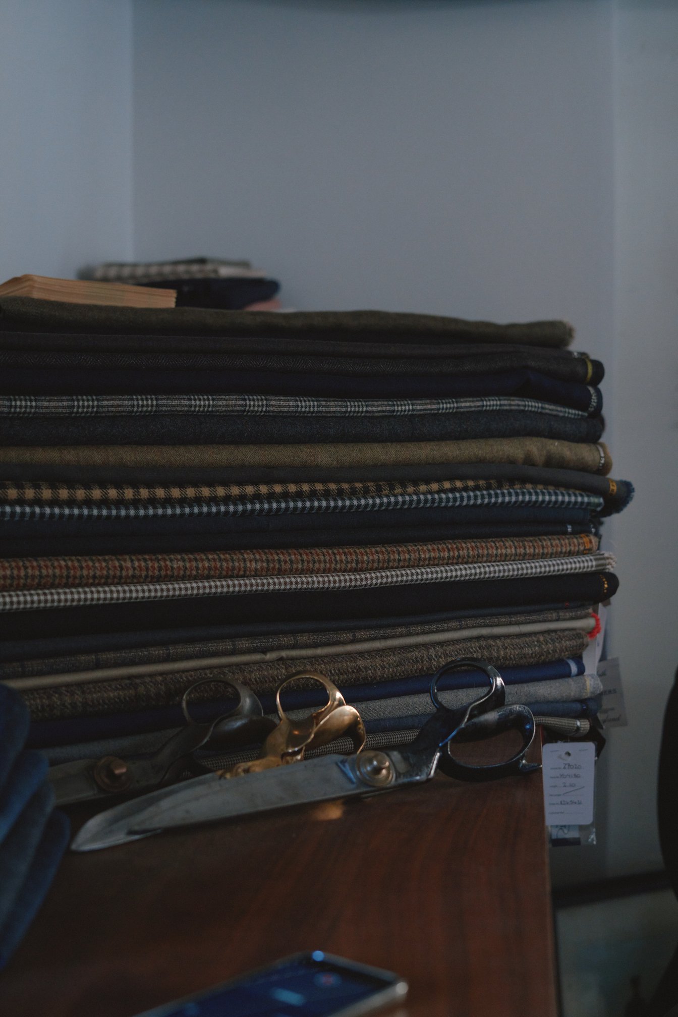 ビスポークテーラー 里和慶一のARCHIESの店内