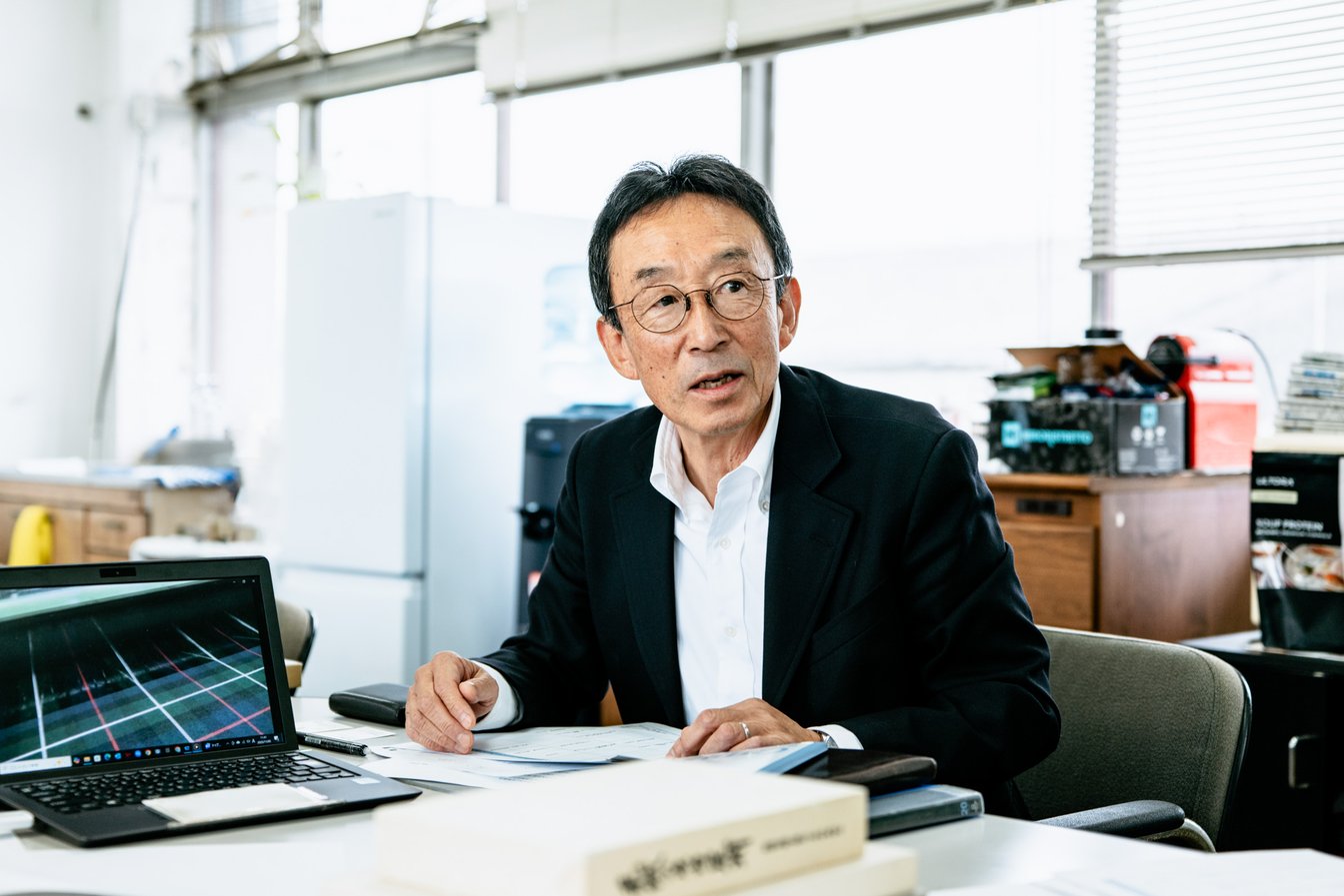 「津島毛織工業協働組合」事務次長の安達友彦さん