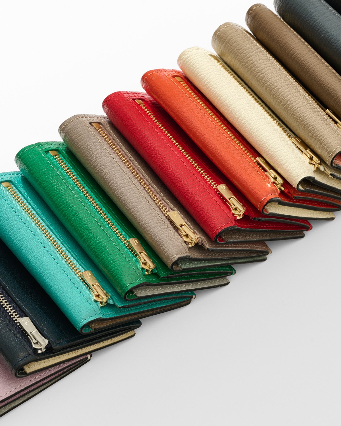 並べられたラルコバレーノの財布