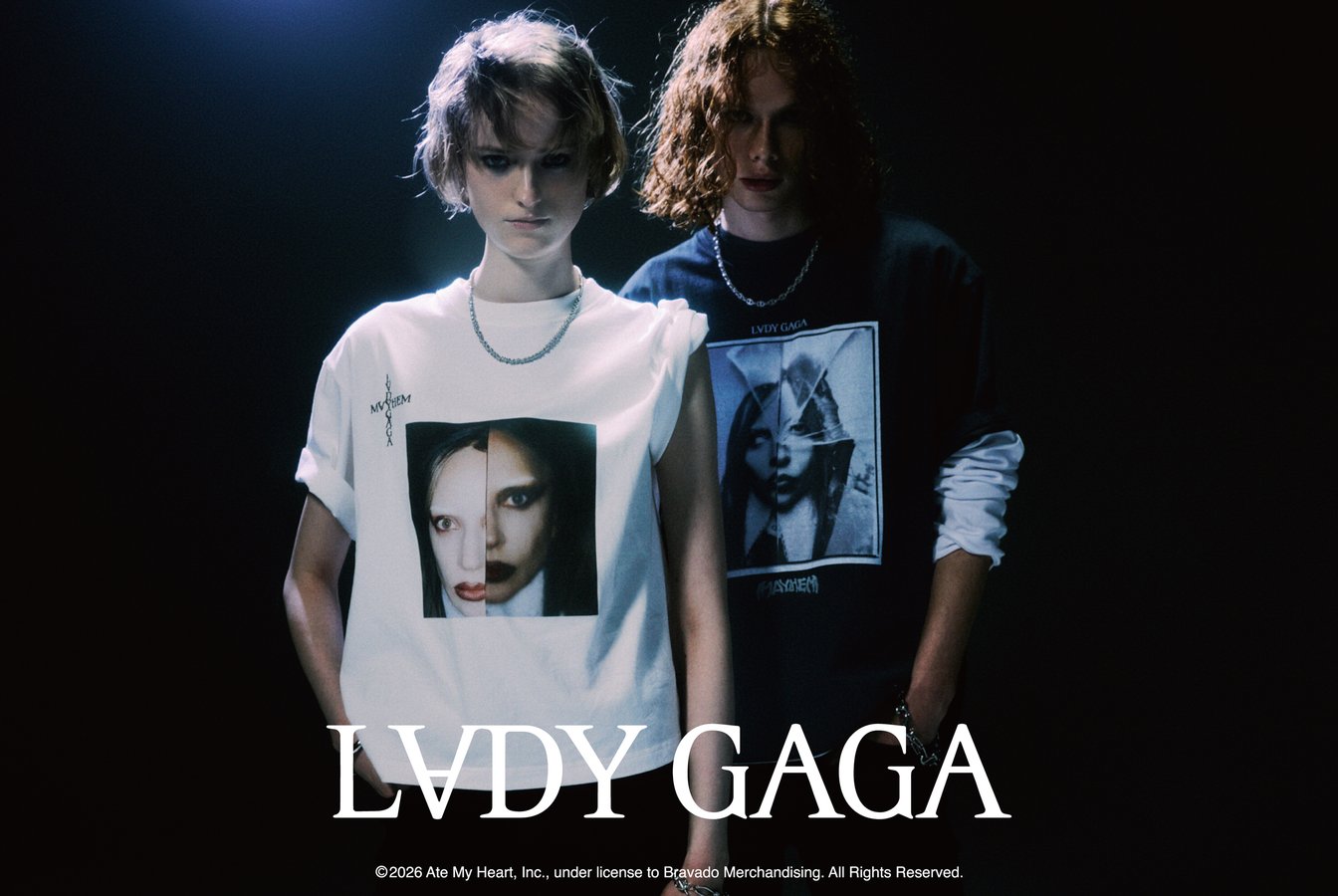 「アズールバイマウジー」のTシャツのスタイリング画像