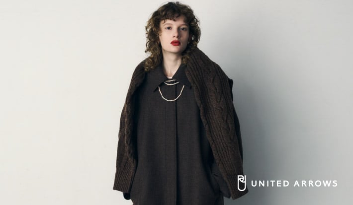 アウターを着た女性のヴィジュアル