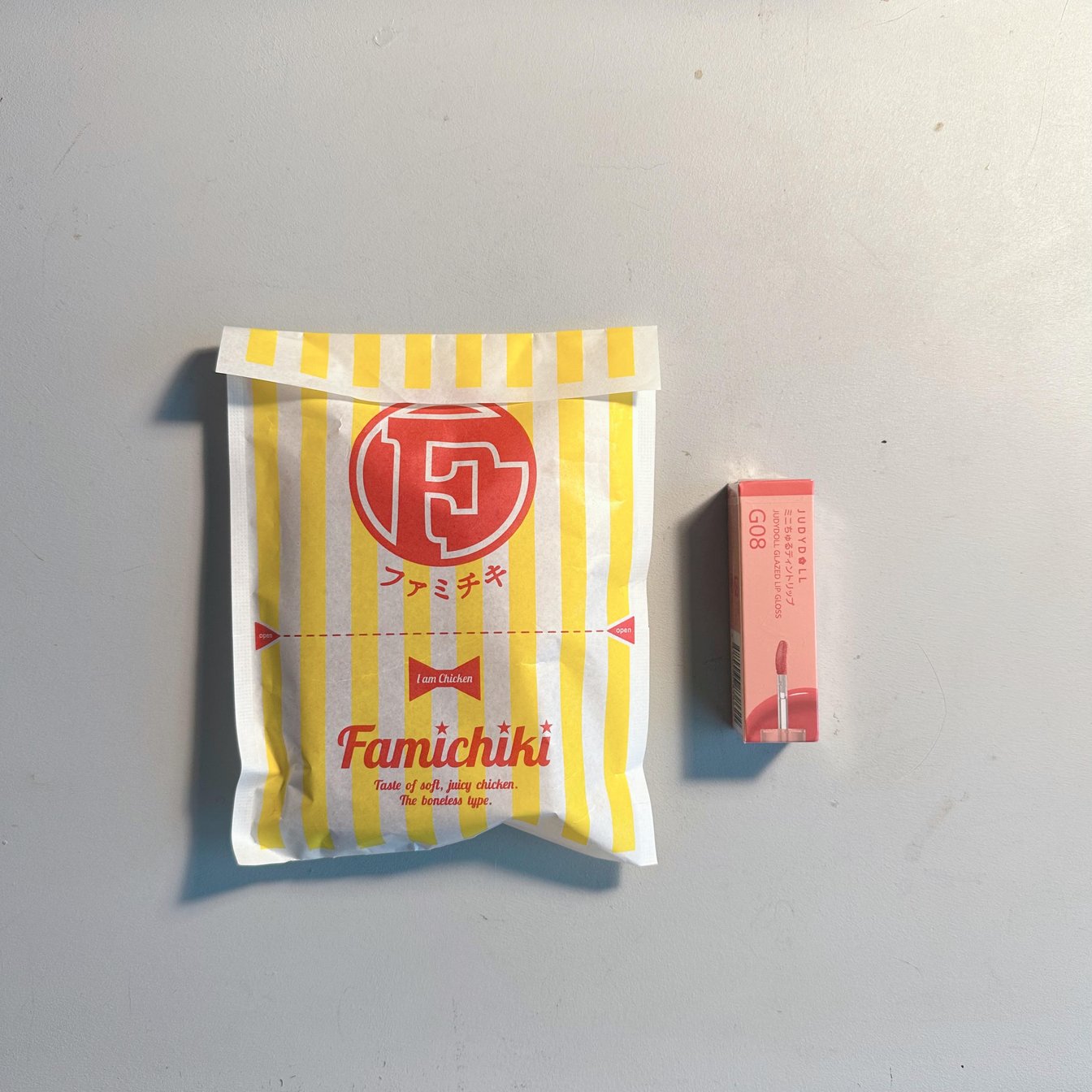 ファミチキとリップ