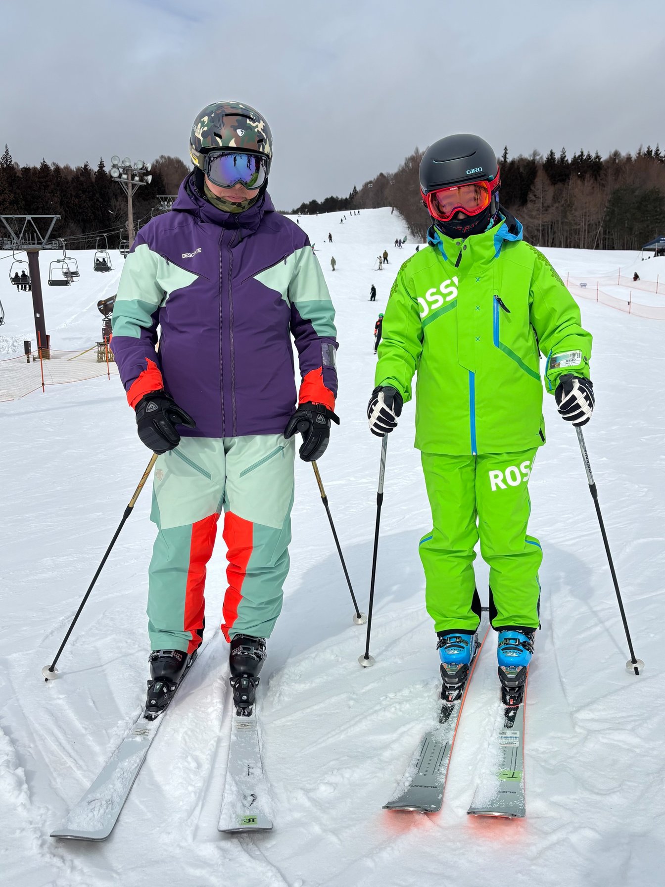 ゲレンデでのスノーウェアスナップ画像