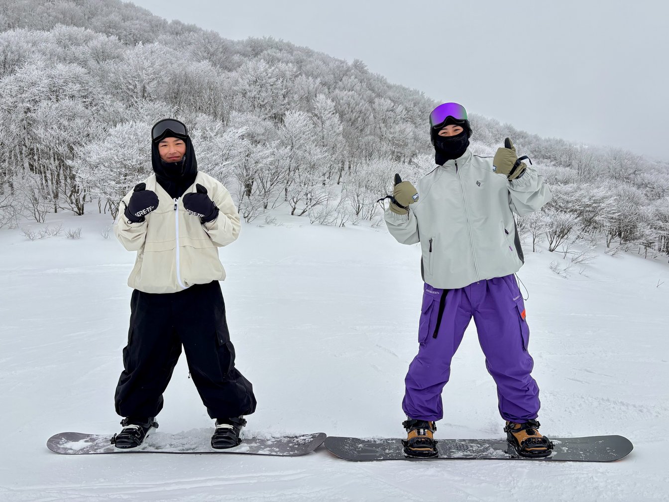 ゲレンデでのスノーウェアスナップ画像