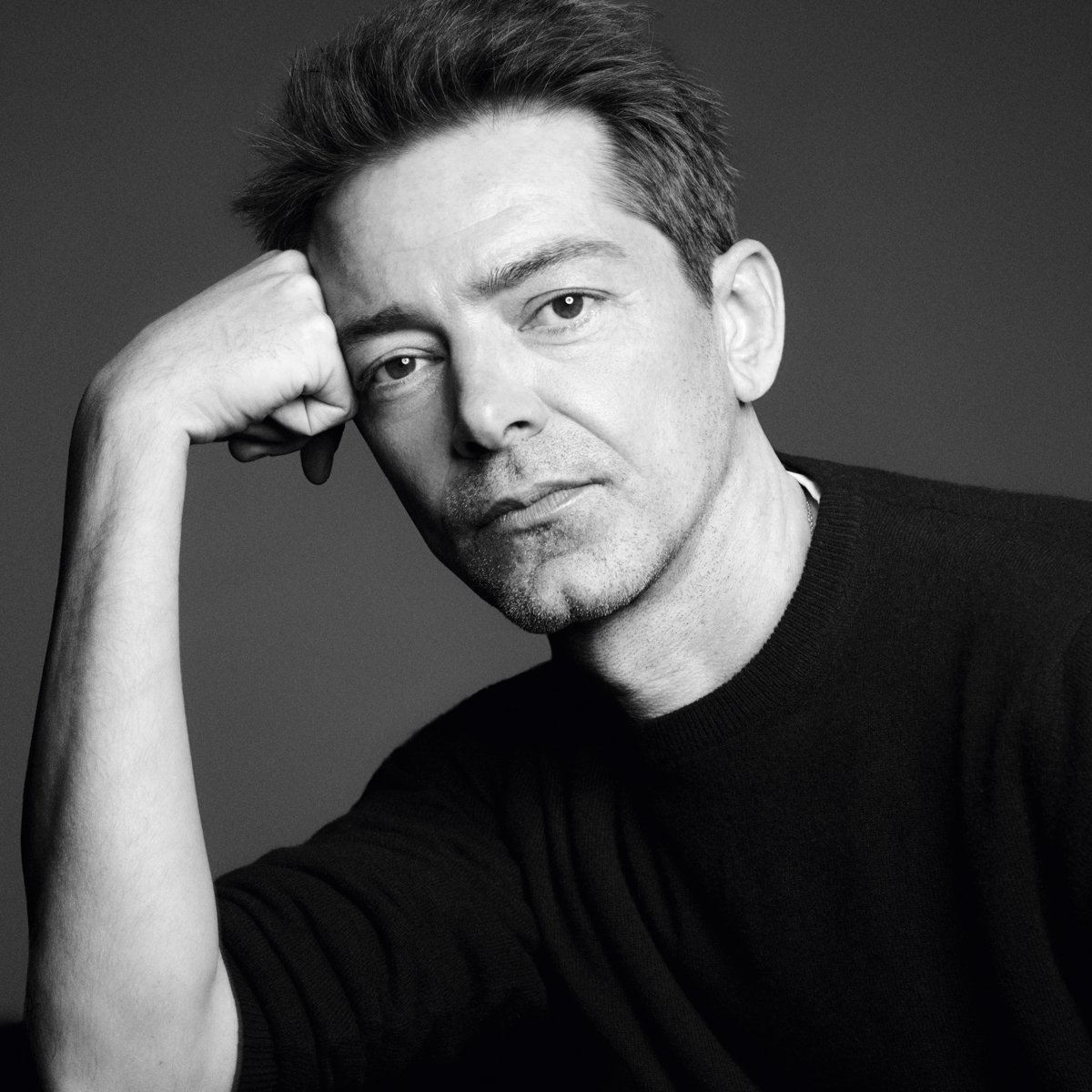 ヴェルサーチェの新チーフクリエイティブオフィサー ピーター・ミュリエ