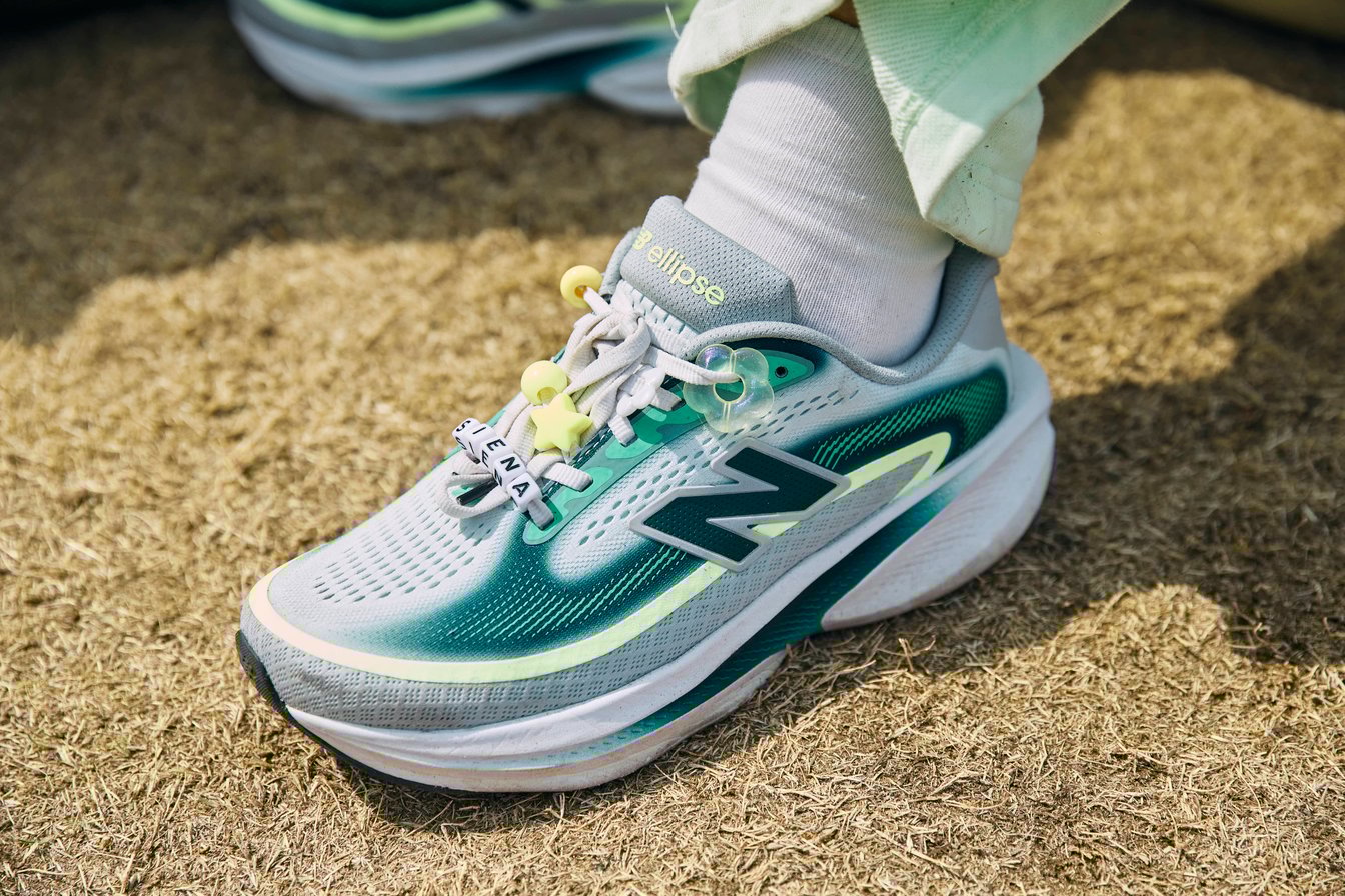 グリーンのランニングシューズ