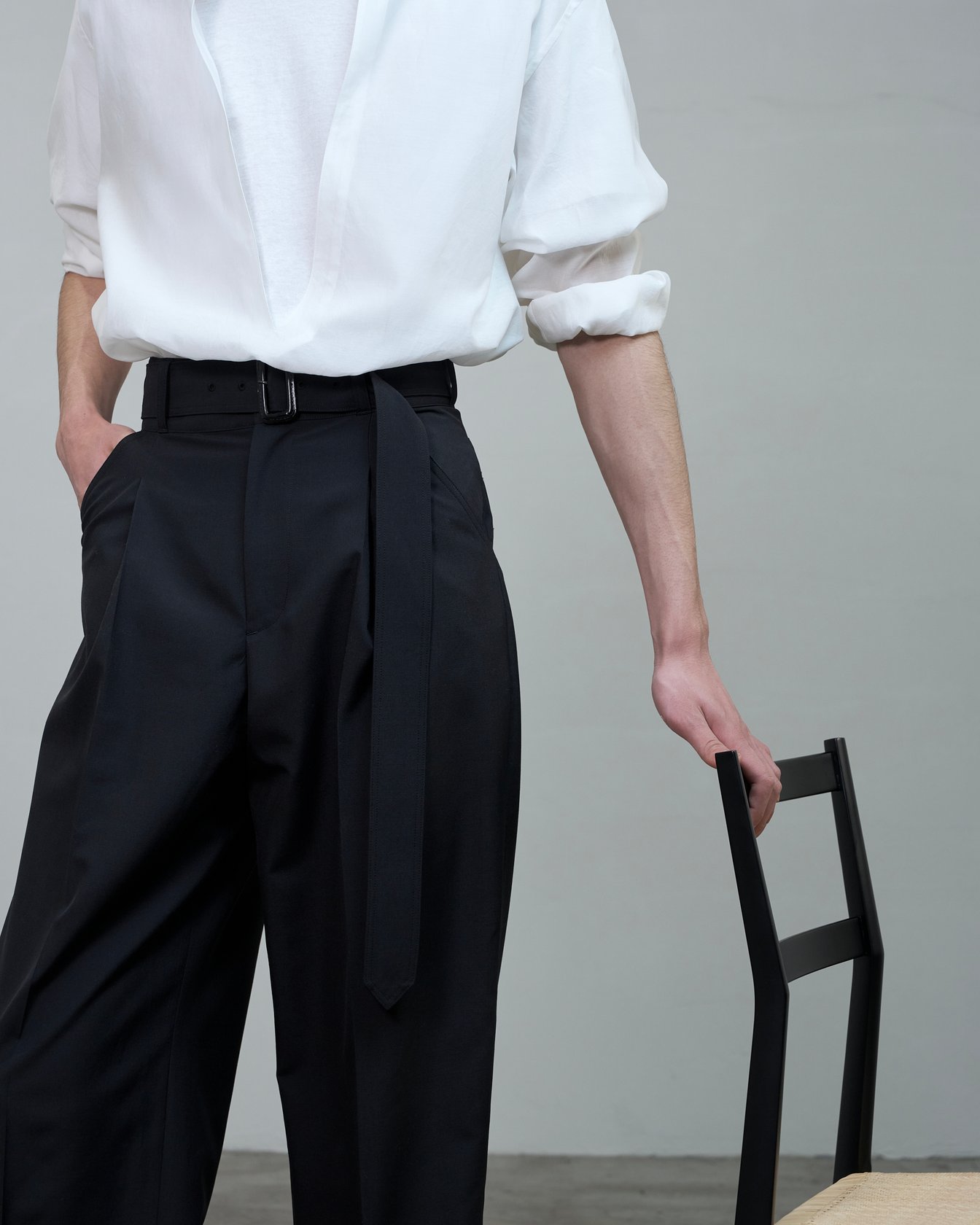 リラクスのベルテッドワイドパンツ