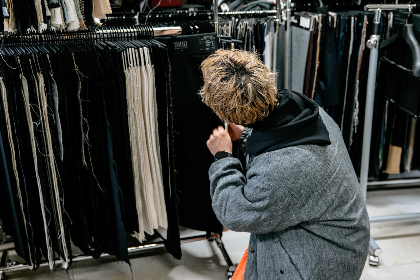 糸編の宮浦晋哉（山栄毛織取材）