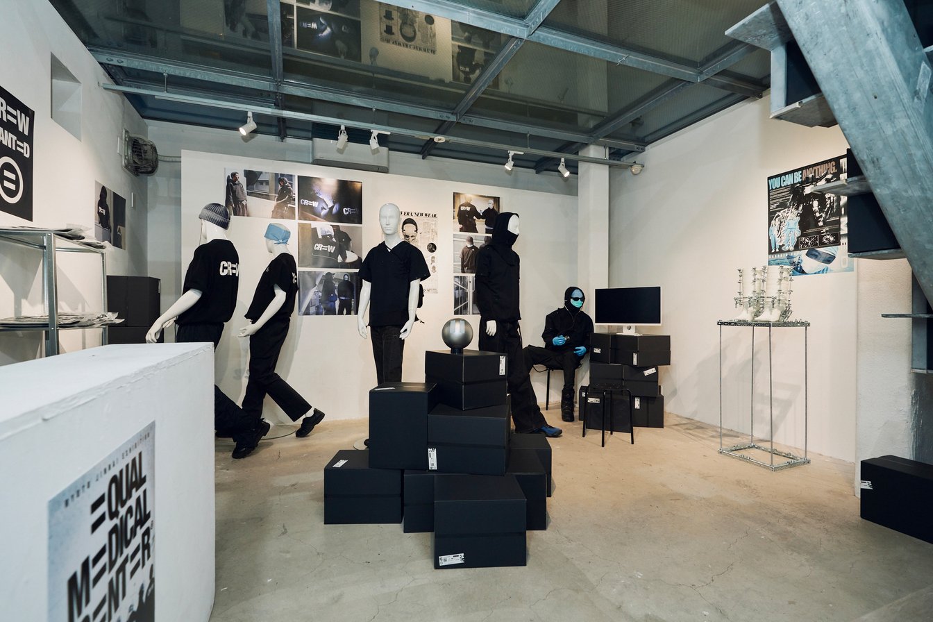 展覧会「イコール・メディカル・センター（=QUAL M=DICAL C=NT=R）」