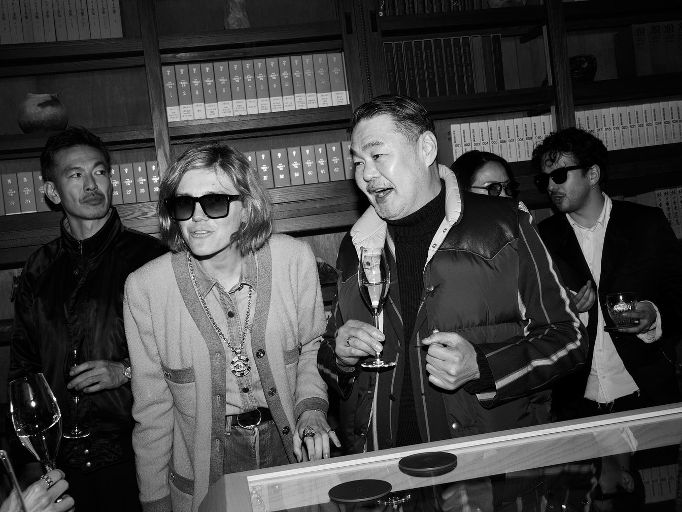 イベント会場で歓談する寺本欣児