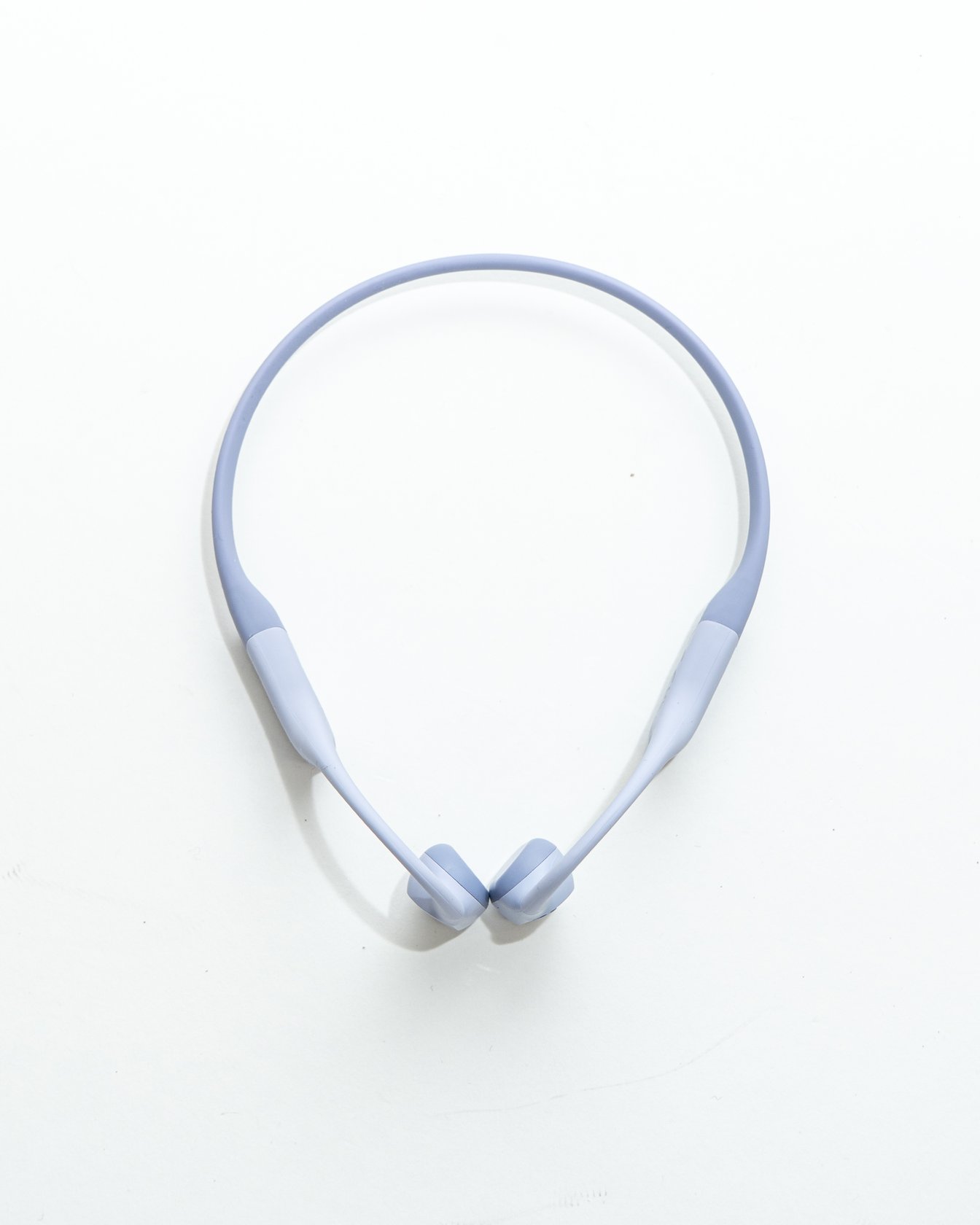 ライトブルーのイヤホン