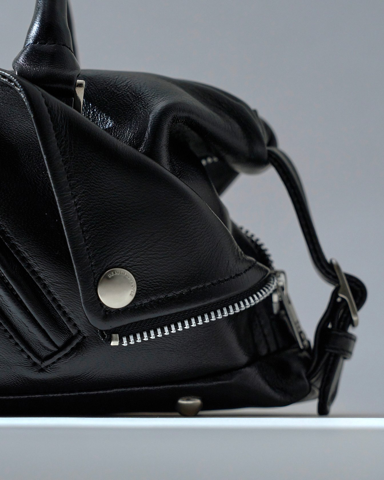 ビューティフルピープルのハンドバッグ