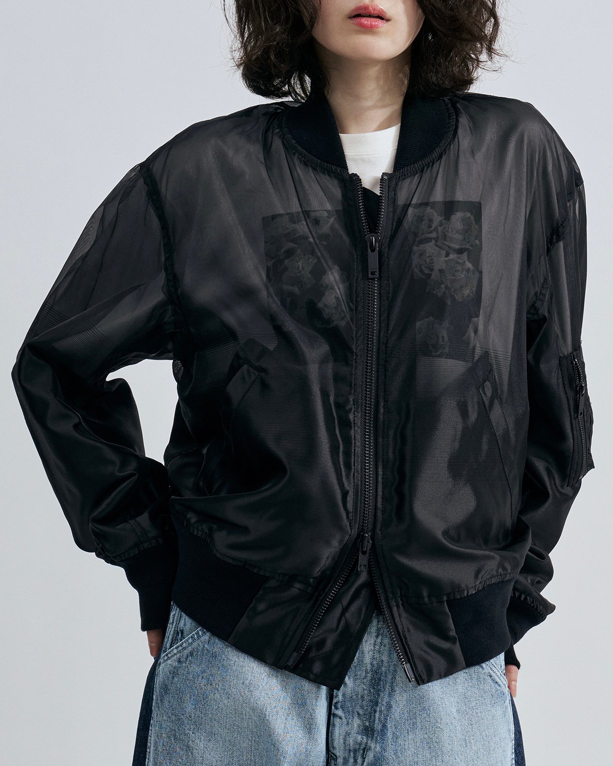 「ターク」のMA-1を着たモデル