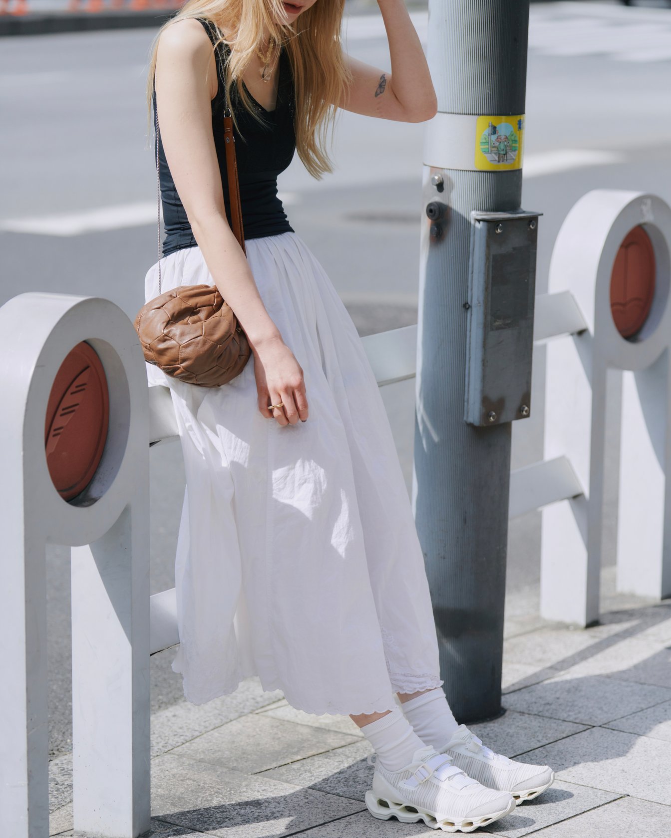 サンダルを履いた足元