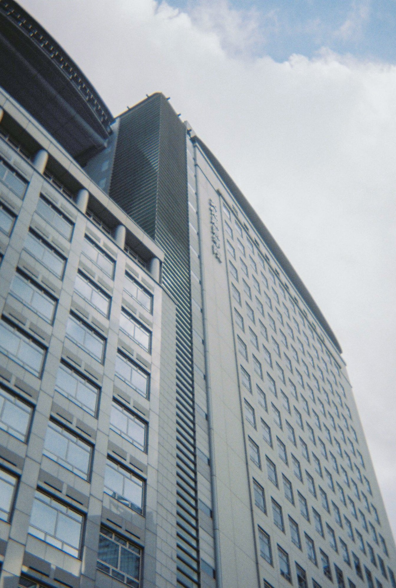 現在の文化服装学院の校舎外観