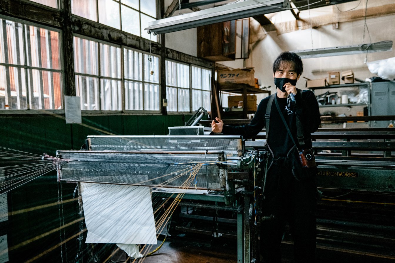 工場見学に対応する葛谷社長