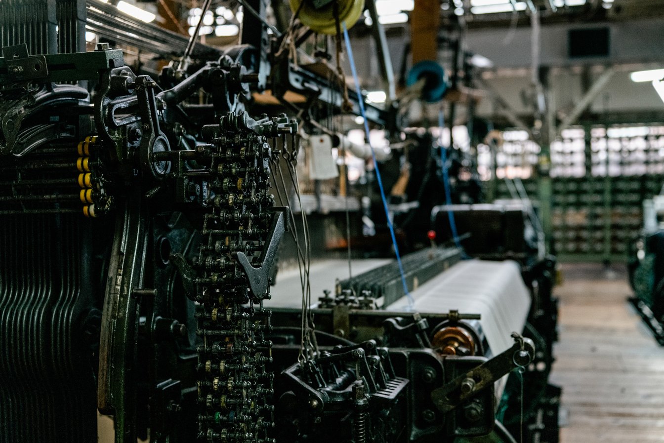 ションヘル織機のカード（葛利毛織工業株式会社）