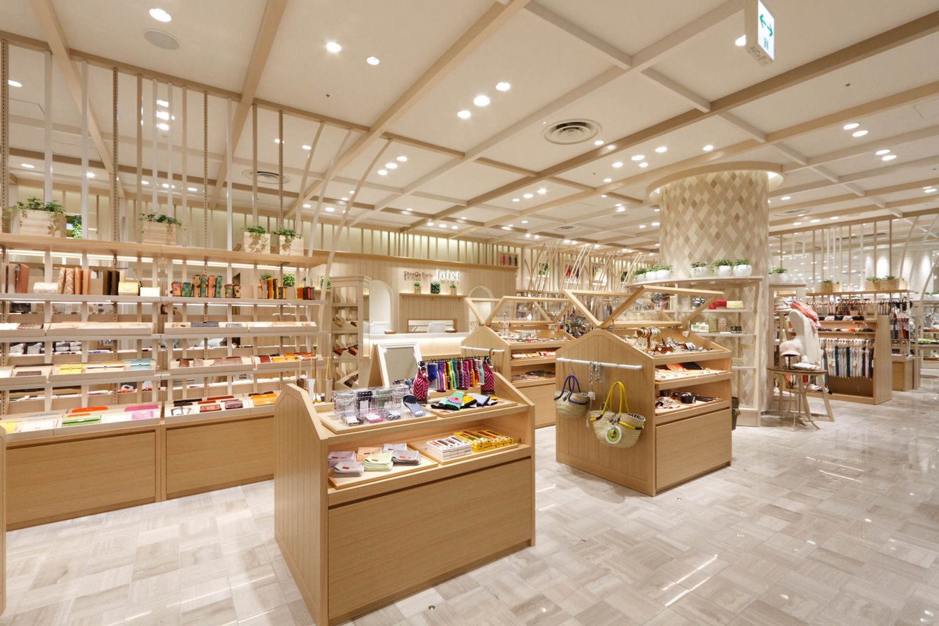 ShinQs 2階 自主編集売り場＜ShinQs パーツ ジョイスト＞