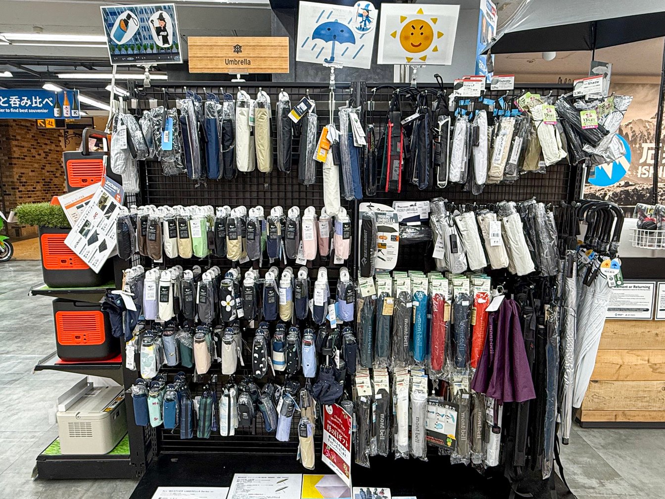 石井スポーツ ヨドバシカメラ新宿西口店の傘売り場