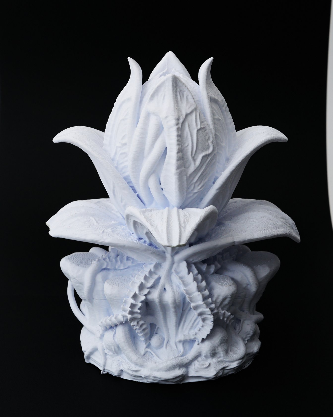 3Dプリンターで制作した樹脂素材の蕾