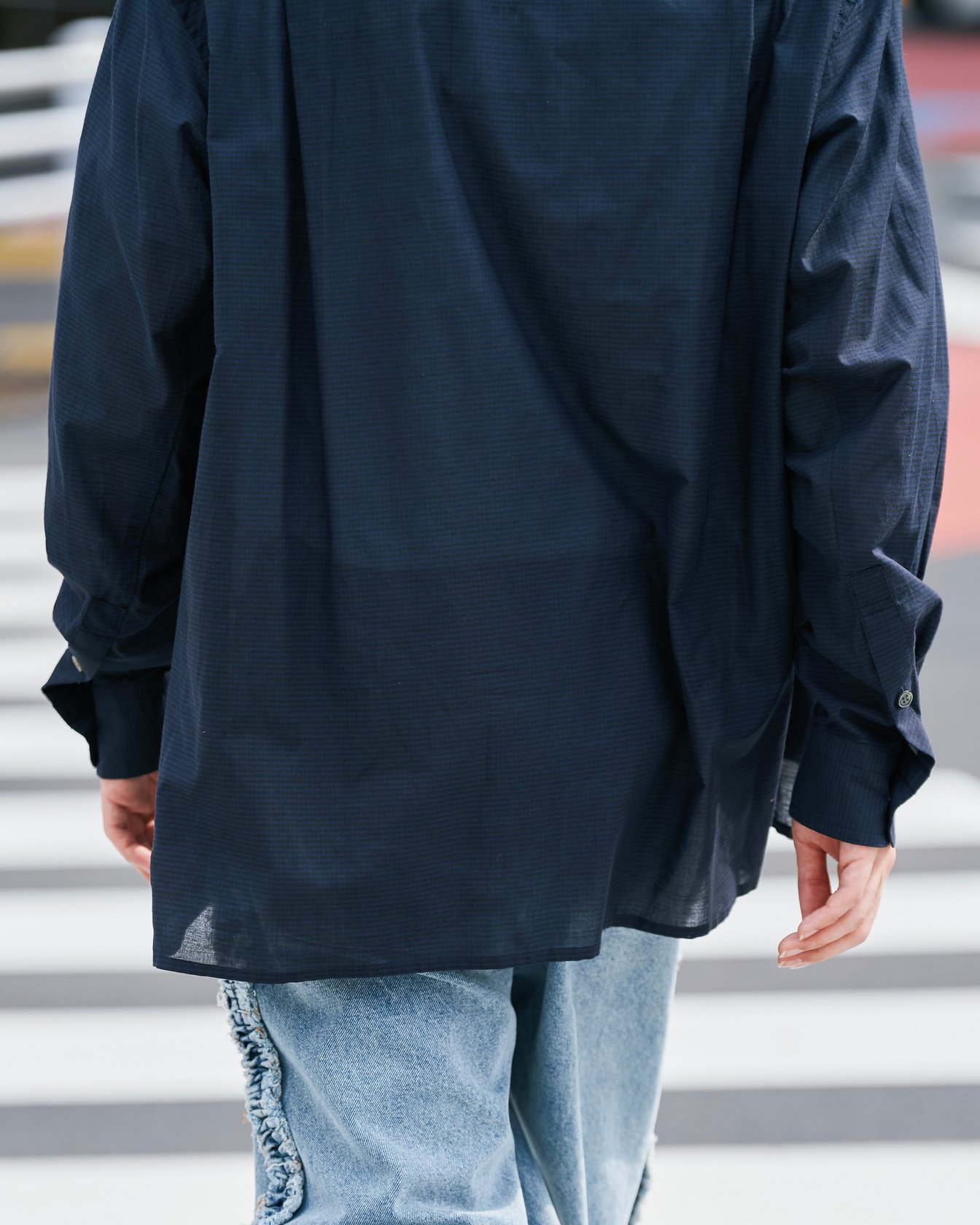NTNの洋服を着たモデル