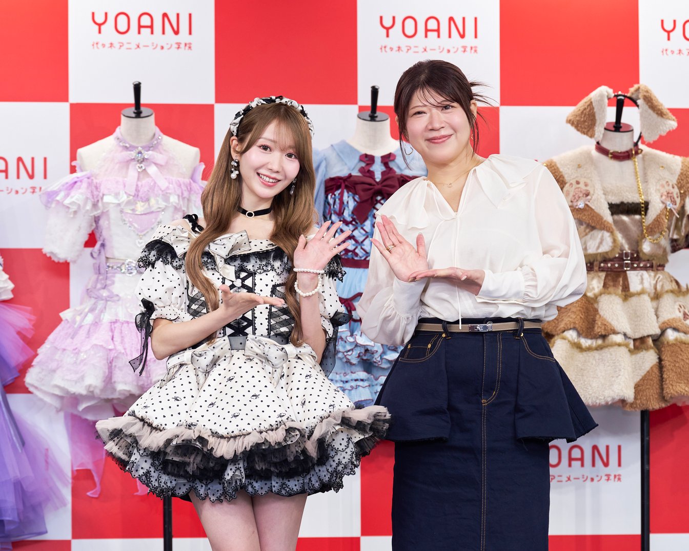 （左から）＝LOVE 大谷映美里、茅野しのぶ