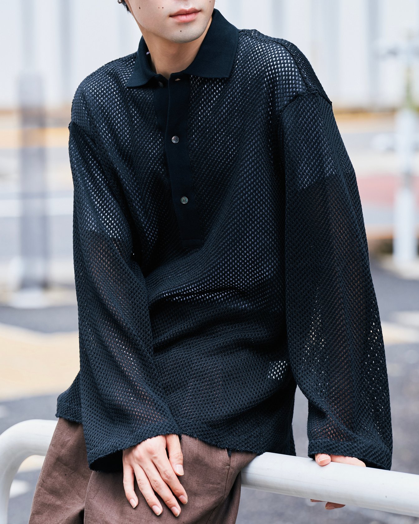 チノの洋服を着たモデル