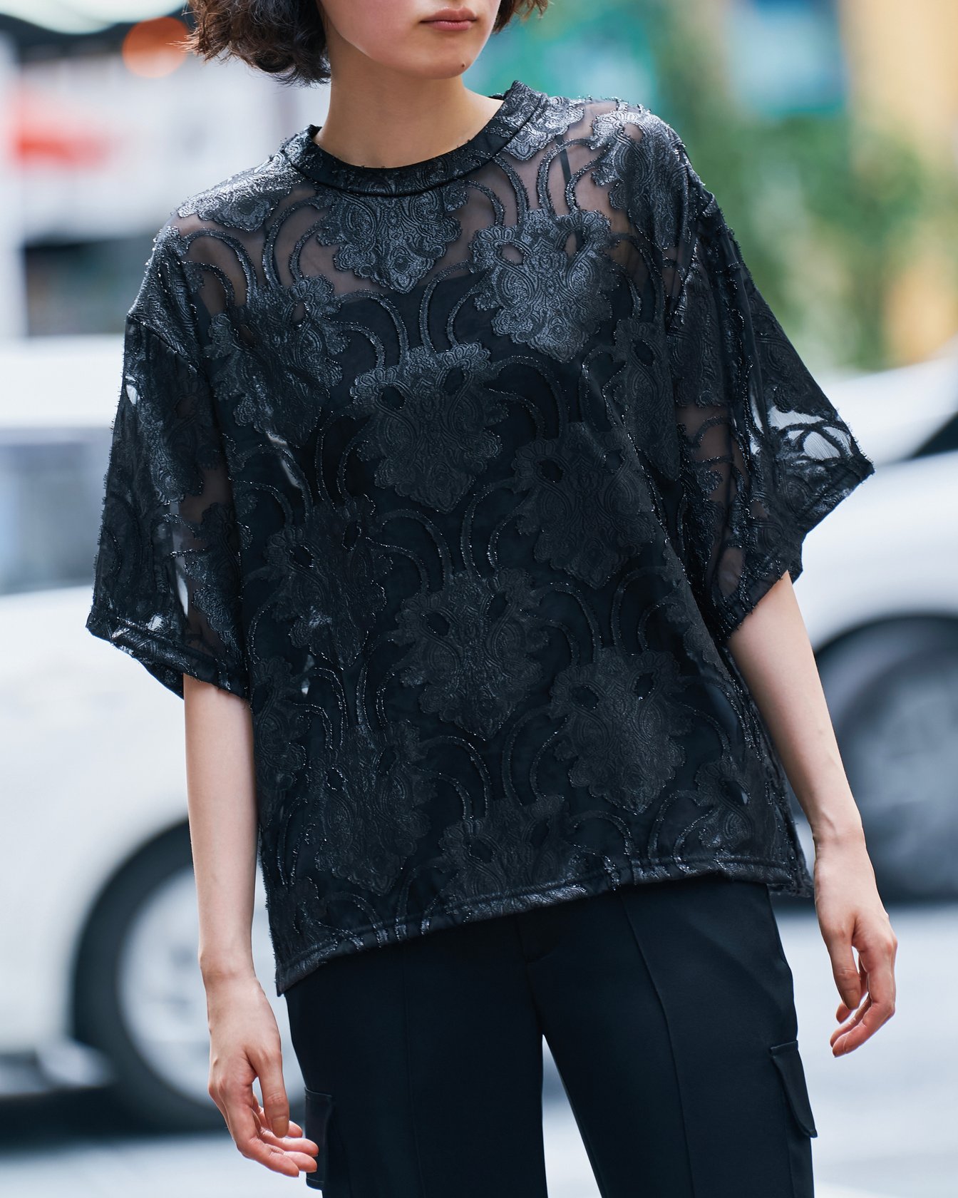 カナコサカイの洋服を着たモデル