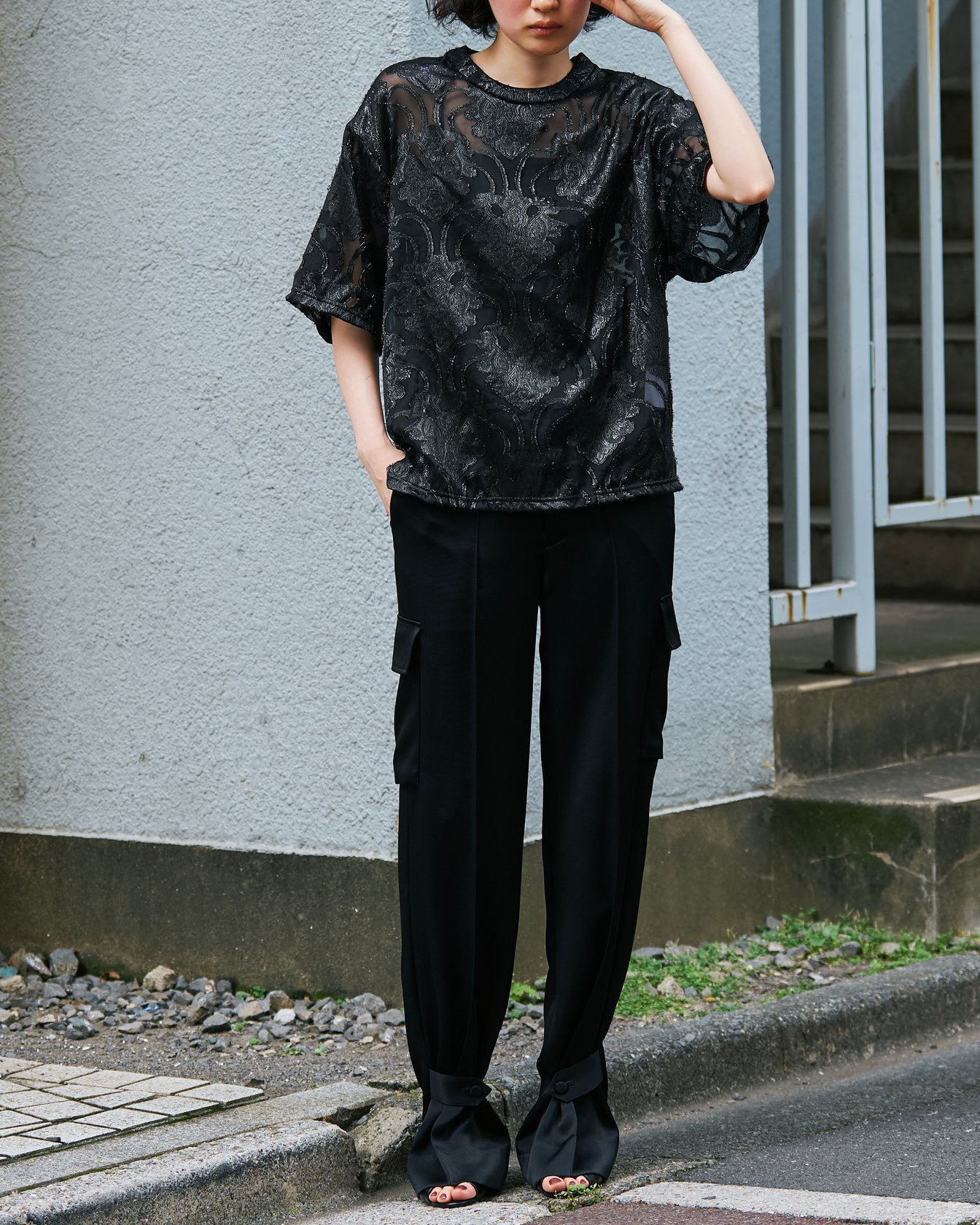 カナコサカイの洋服を着たモデル