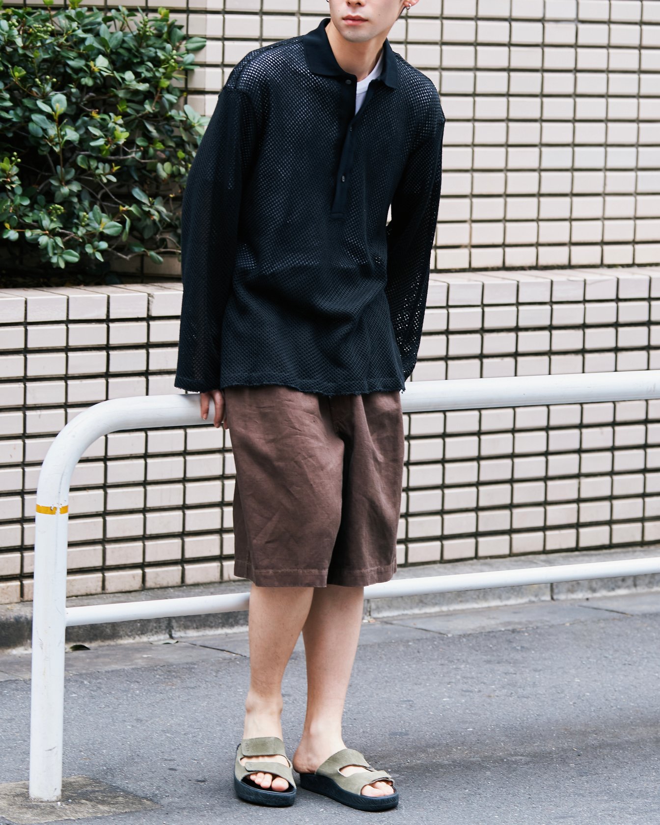 チノの洋服を着たモデル