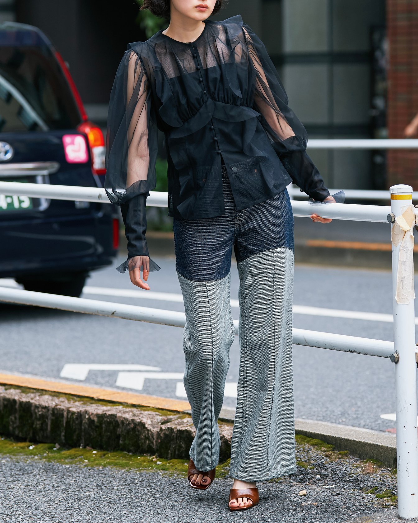 ヴィヴィアーノの洋服を着たモデル