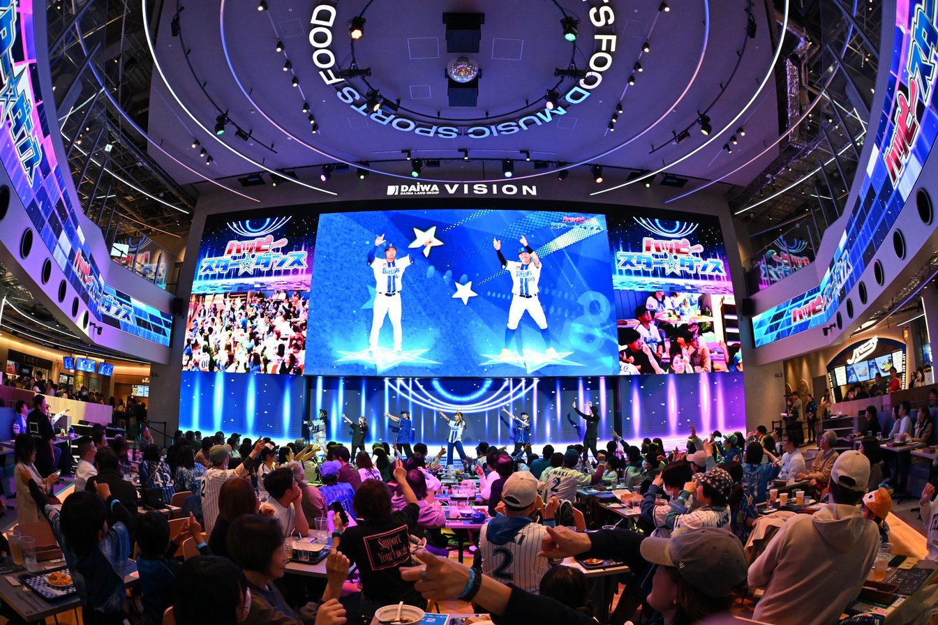 関内駅前にオープンした「THE LIVE」の画像