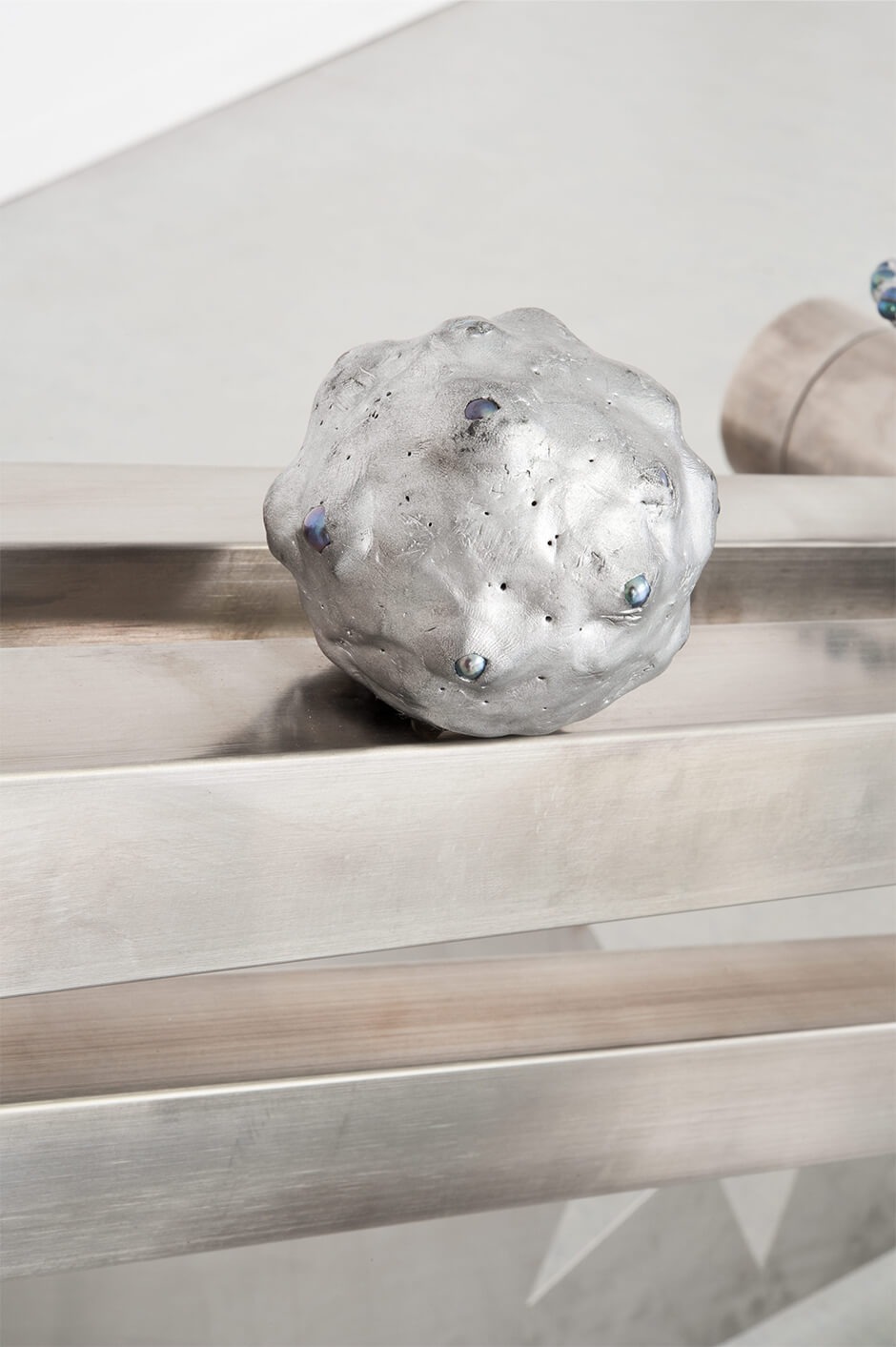 Polina Osipova, Universe Model Machine (detail), exhibition view Cosmologies at Play at Neun Kelche, Berlin 2026, Copyright Dorothea Dittrich, VG Bildkunst 2026(1)