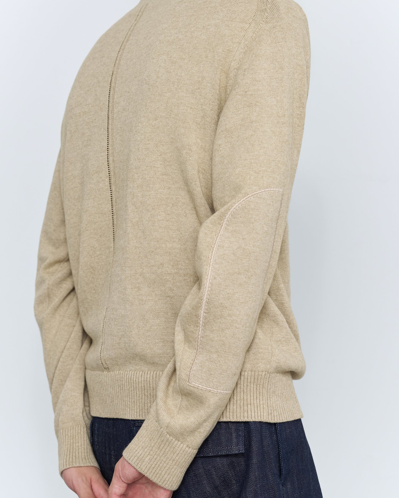 イレニサのアシンメトリーニット