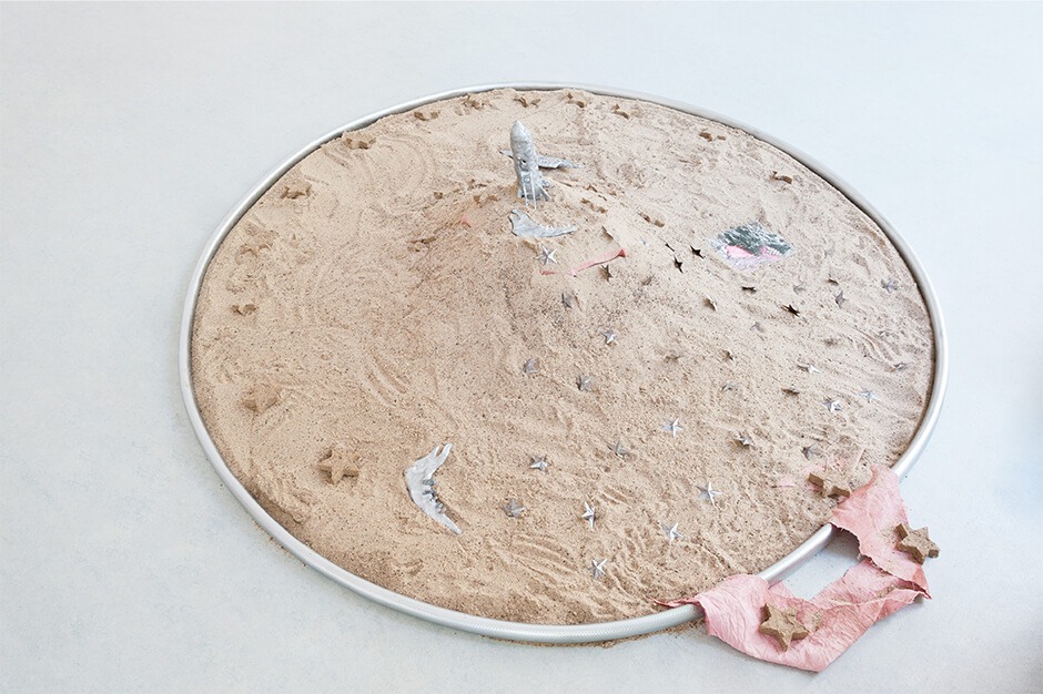 Polina Osipova, Space Archeology, exhibition view Cosmologies at Play at Neun Kelche, Berlin 2026, Copyright Dorothea Dittrich, VG Bildkunst 2026