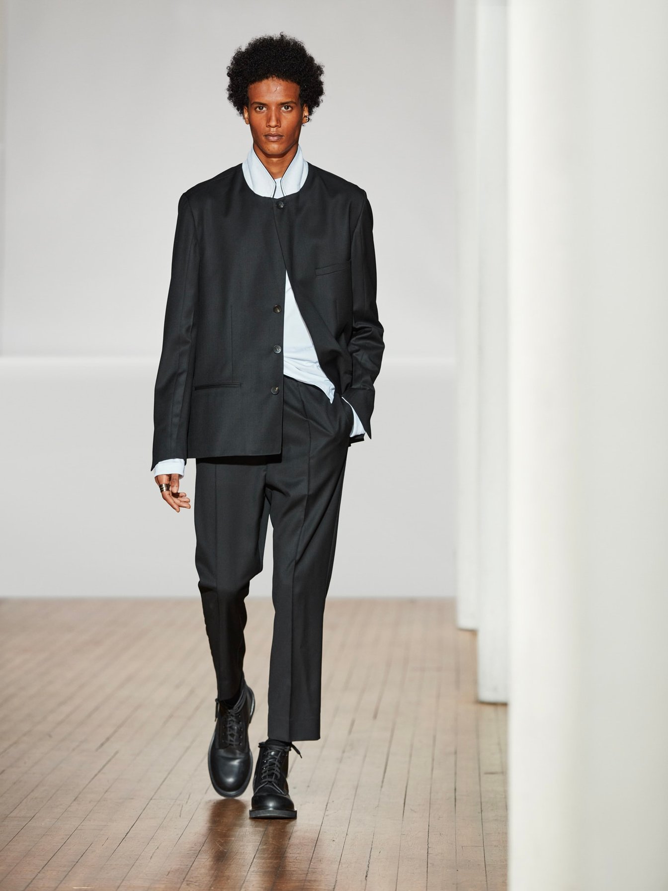 「トムウッド(Tom Wood)」、レディ・トゥ・ウェアの新コンセプト「テン・バイ・トムウッド(Ten by Tom Wood)」を反映した2021年春夏コレクション