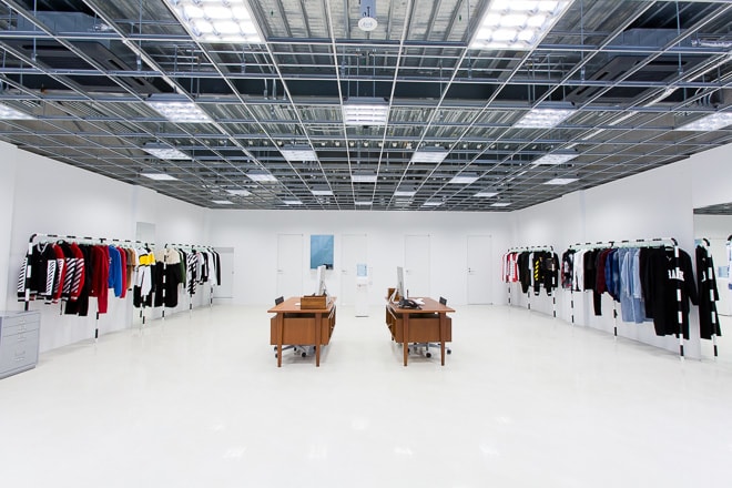 オフホワイト 店舗